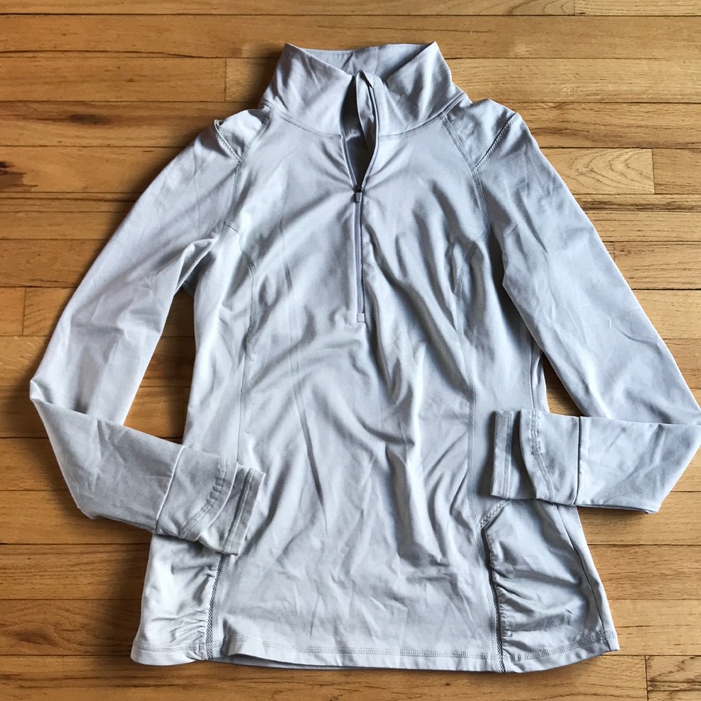 Layer 8 Pullover Top. Size Medium